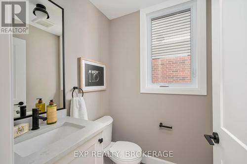 2064 Wickerson Road, London, ON - Indoor Photo Showing Bathroom