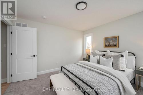 2064 Wickerson Road, London, ON - Indoor Photo Showing Bedroom