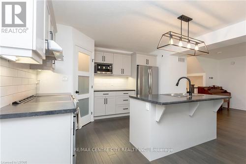 37 Styles Drive, St. Thomas, ON - Indoor Photo Showing Kitchen With Stainless Steel Kitchen With Upgraded Kitchen