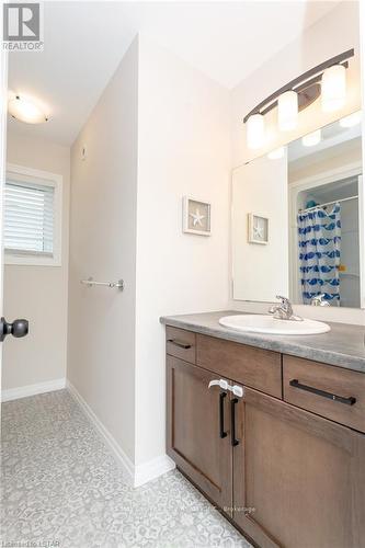 37 Styles Drive, St. Thomas, ON - Indoor Photo Showing Bathroom