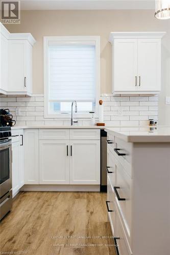 32 Regatta Way, Central Elgin, ON - Indoor Photo Showing Kitchen With Upgraded Kitchen