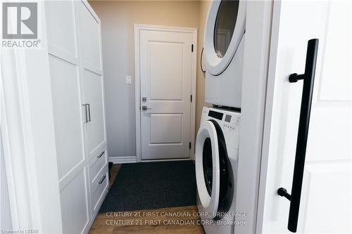 32 Regatta Way, Central Elgin, ON - Indoor Photo Showing Laundry Room