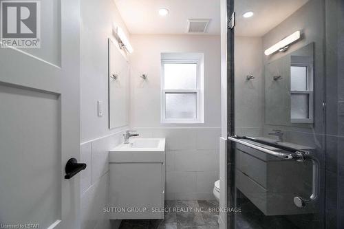 2 - 135 Windsor Crescent, London, ON - Indoor Photo Showing Bathroom