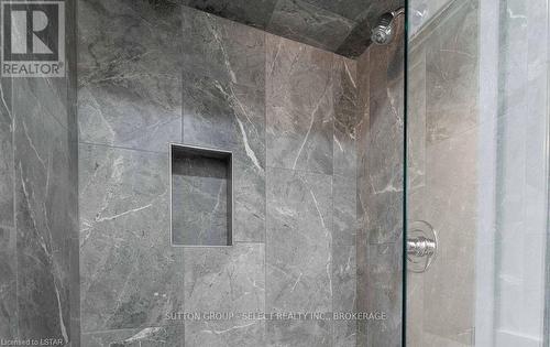 2 - 135 Windsor Crescent, London, ON - Indoor Photo Showing Bathroom