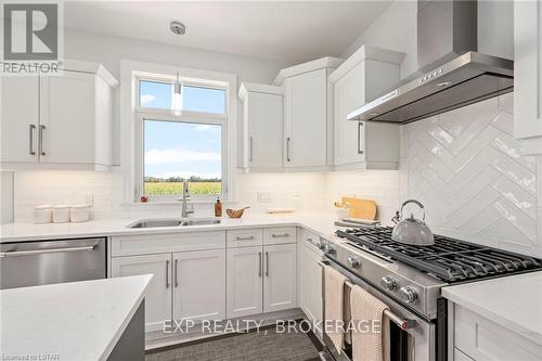 2618 Bond Street, Strathroy-Caradoc, ON - Indoor Photo Showing Kitchen With Double Sink With Upgraded Kitchen