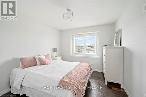 2618 Bond Street, Strathroy-Caradoc, ON - Indoor Photo Showing Bedroom