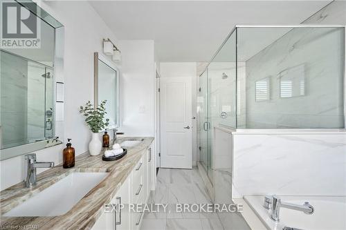 2618 Bond Street, Strathroy-Caradoc, ON - Indoor Photo Showing Bathroom