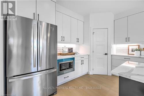 2318 Wickerson Road, London, ON - Indoor Photo Showing Kitchen