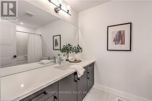 2318 Wickerson Road, London, ON - Indoor Photo Showing Bathroom