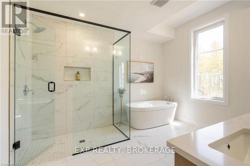 2657 Heardcreek Trail Trail, London, ON - Indoor Photo Showing Bathroom