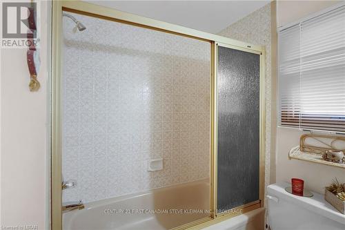 92 Meridene Crescent, London, ON - Indoor Photo Showing Bathroom