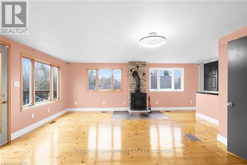 904 Willow Drive, London, ON - Indoor Photo Showing Other Room