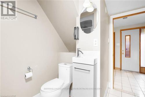 904 Willow Drive, London, ON - Indoor Photo Showing Bathroom