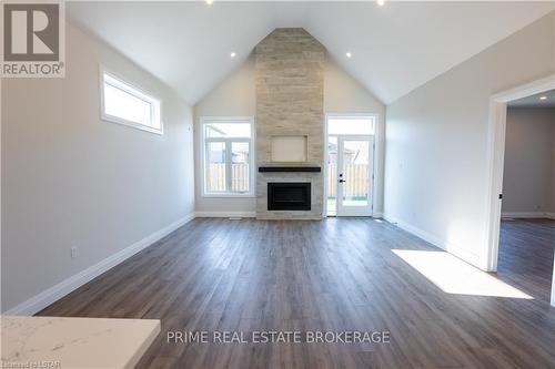 6 - 63 Compass Trail, Central Elgin, ON - Indoor Photo Showing Living Room With Fireplace