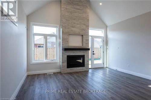 6 - 63 Compass Trail, Central Elgin, ON - Indoor Photo Showing Living Room With Fireplace