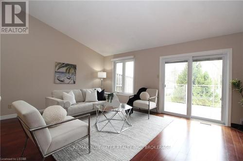 24 - 90 Ontario Street S, Lambton Shores, ON - Indoor Photo Showing Living Room
