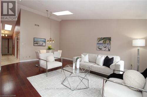 24 - 90 Ontario Street S, Lambton Shores, ON - Indoor Photo Showing Living Room