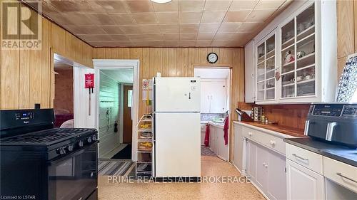 Imported from itso - 262 Prince Arthur Street, South Huron, ON - Indoor Photo Showing Kitchen