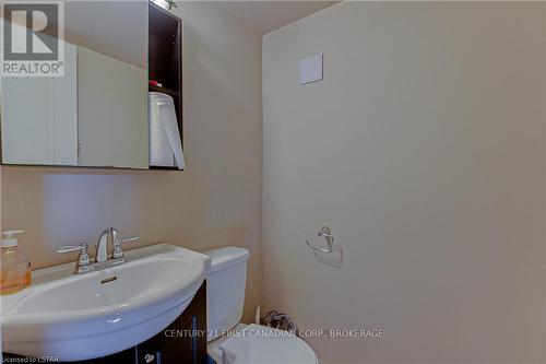 C - 111 Wellesley Crescent, London, ON - Indoor Photo Showing Bathroom