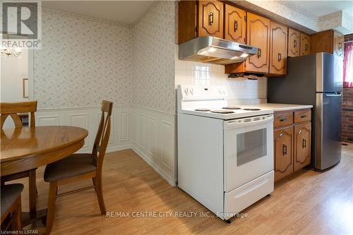 199 Southcrest Dr Drive, London, ON - Indoor Photo Showing Kitchen