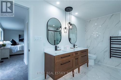 7007 Blue Coast Heights, Plympton-Wyoming, ON - Indoor Photo Showing Bathroom