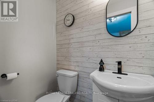 22410 Mcarthur Road, Southwest Middlesex, ON - Indoor Photo Showing Bathroom