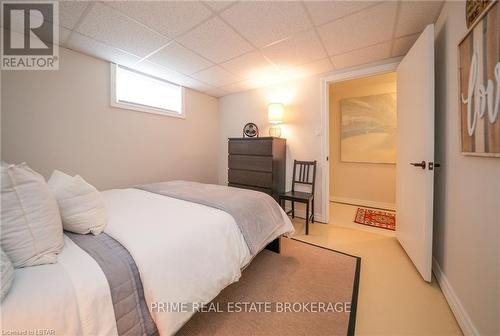 10217 Parkside Crescent, Lambton Shores, ON - Indoor Photo Showing Bedroom