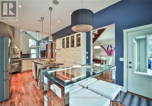 14 Gibbons Place, London, ON - Indoor Photo Showing Kitchen With Upgraded Kitchen
