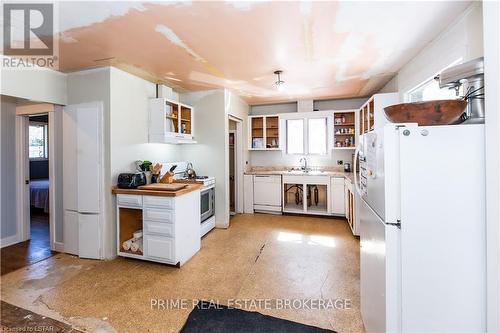 6 Argyle Street, Dutton/Dunwich, ON - Indoor Photo Showing Kitchen