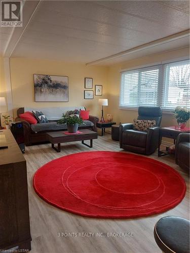 231 Pebble Beach Parkway, South Huron (Stephen Twp), ON - Indoor Photo Showing Living Room