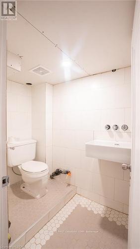33 Wilson Avenue, Chatham-Kent, ON - Indoor Photo Showing Bathroom