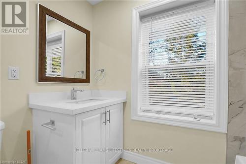 89 Gladstone Avenue, St. Thomas, ON - Indoor Photo Showing Bathroom