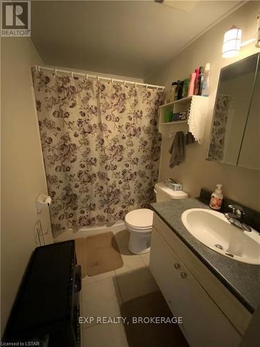 33 - 577 Third Street, London, ON - Indoor Photo Showing Bathroom