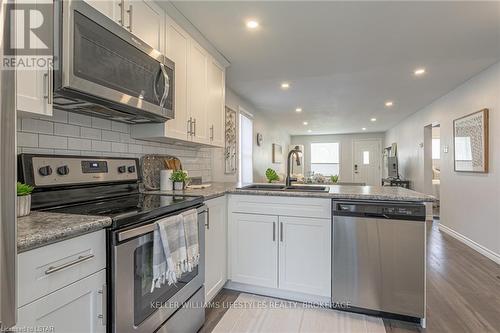 561 Chester St, London, ON - Indoor Photo Showing Kitchen With Double Sink With Upgraded Kitchen