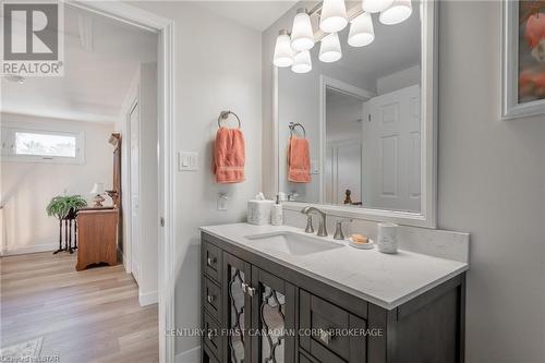 157 Mill Road, Thames Centre, ON - Indoor Photo Showing Bathroom