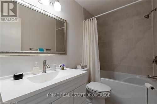 212 Pochard Lane, London, ON - Indoor Photo Showing Bathroom