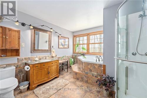 5507 Irish Drive, Southwest Middlesex, ON - Indoor Photo Showing Bathroom