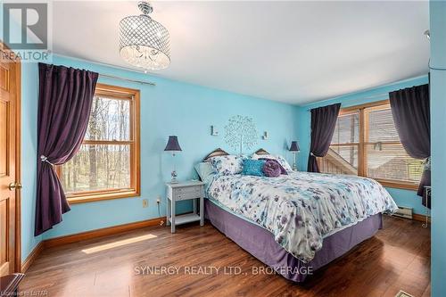 5507 Irish Drive, Southwest Middlesex, ON - Indoor Photo Showing Bedroom
