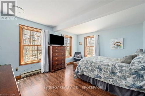 5507 Irish Drive, Southwest Middlesex, ON - Indoor Photo Showing Bedroom