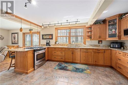 5507 Irish Drive, Southwest Middlesex, ON - Indoor Photo Showing Kitchen With Double Sink