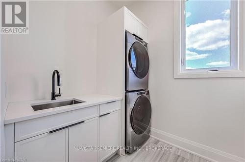6517 Heathwoods Avenue, London, ON - Indoor Photo Showing Laundry Room