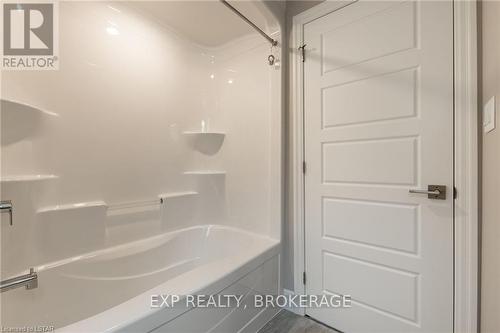 162 Milliner Street, Strathroy-Caradoc, ON - Indoor Photo Showing Bathroom