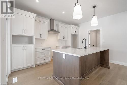 24 Lucas Road, St. Thomas, ON - Indoor Photo Showing Kitchen With Upgraded Kitchen