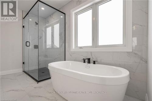 24 Lucas Road, St. Thomas, ON - Indoor Photo Showing Bathroom
