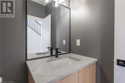 24 Lucas Road, St. Thomas, ON - Indoor Photo Showing Bathroom