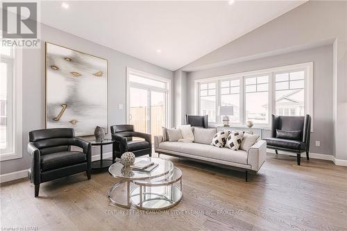 32 - 2650 Buroak Drive, London, ON - Indoor Photo Showing Living Room