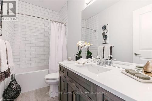 32 - 2650 Buroak Drive, London, ON - Indoor Photo Showing Bathroom