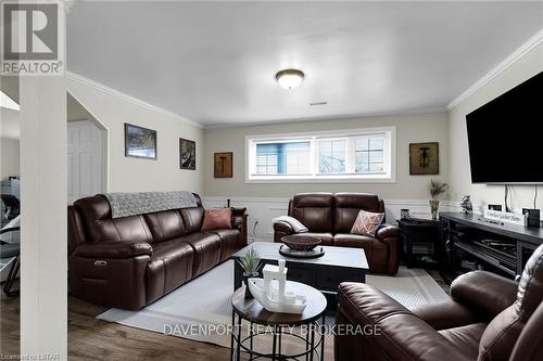 9475 Springwater Road, Malahide, ON - Indoor Photo Showing Living Room