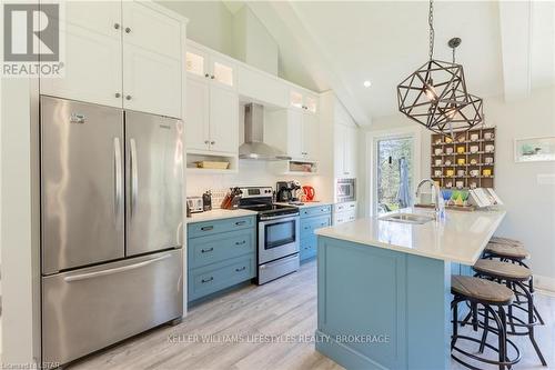 21 Chiniquy Street, Bluewater, ON - Indoor Photo Showing Kitchen With Upgraded Kitchen