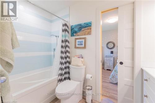 21 Chiniquy Street, Bluewater, ON - Indoor Photo Showing Bathroom